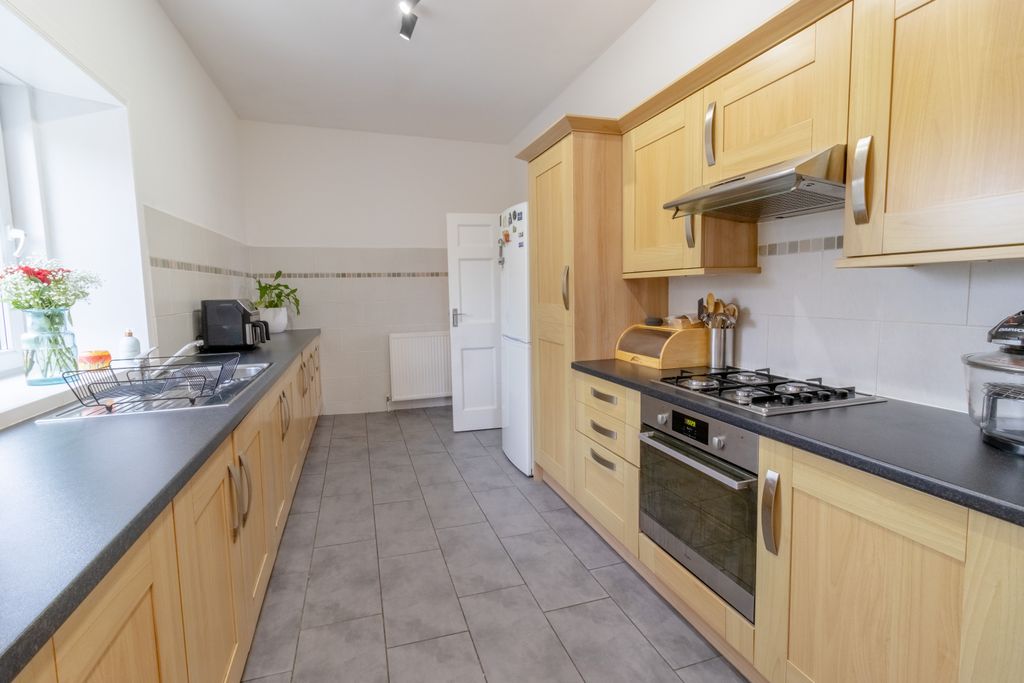 Property photo 3 of 34 Kitchen