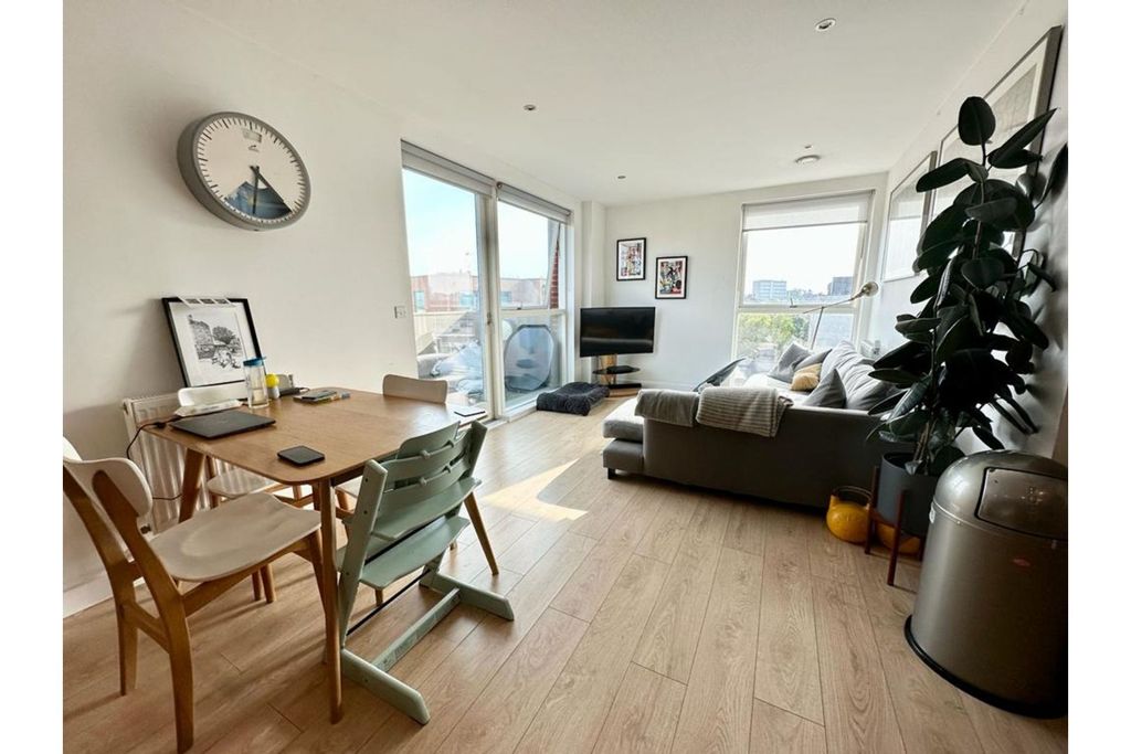 Property photo 3 of 12