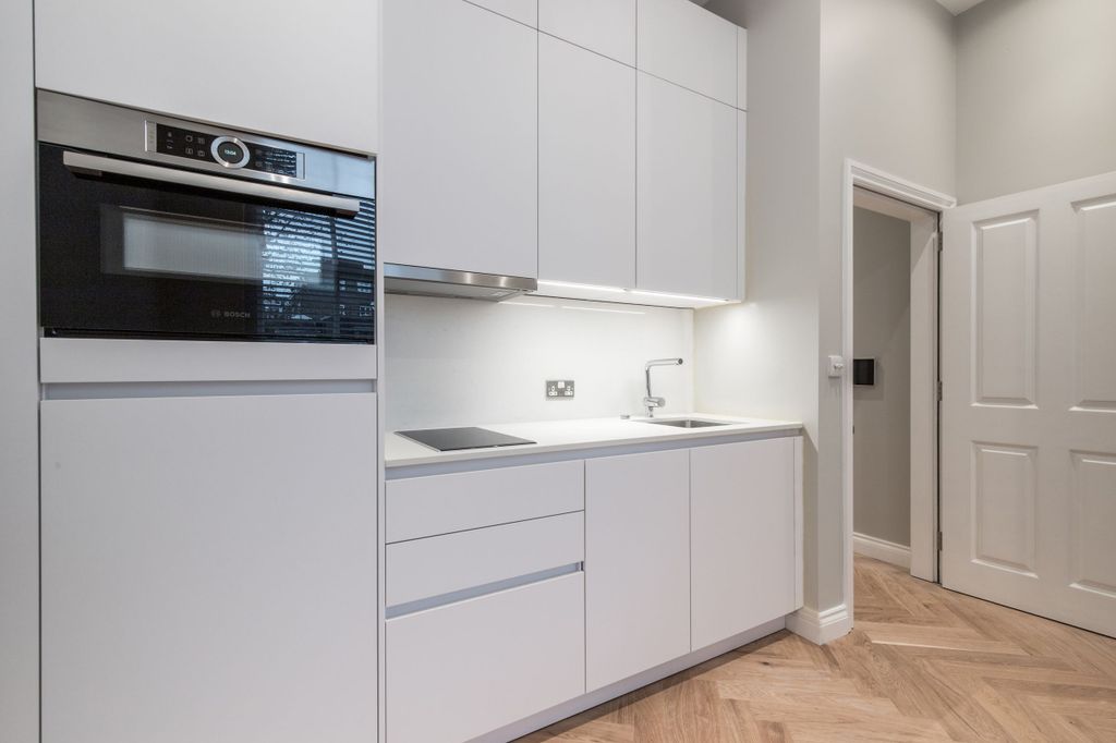 Property photo 3 of 19 Kitchen