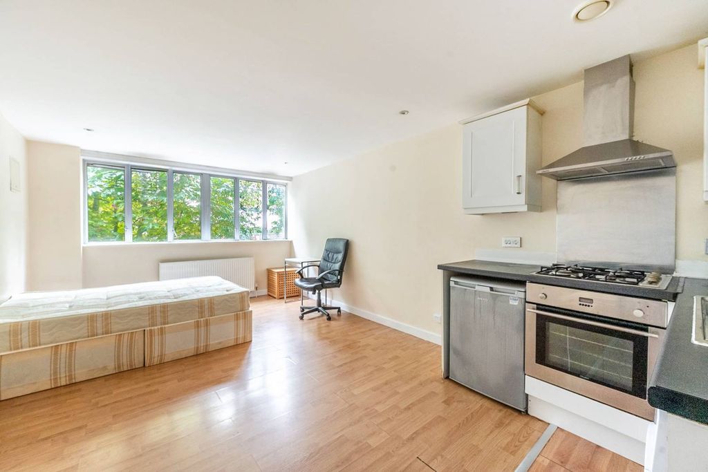 Property photo 2 of 5