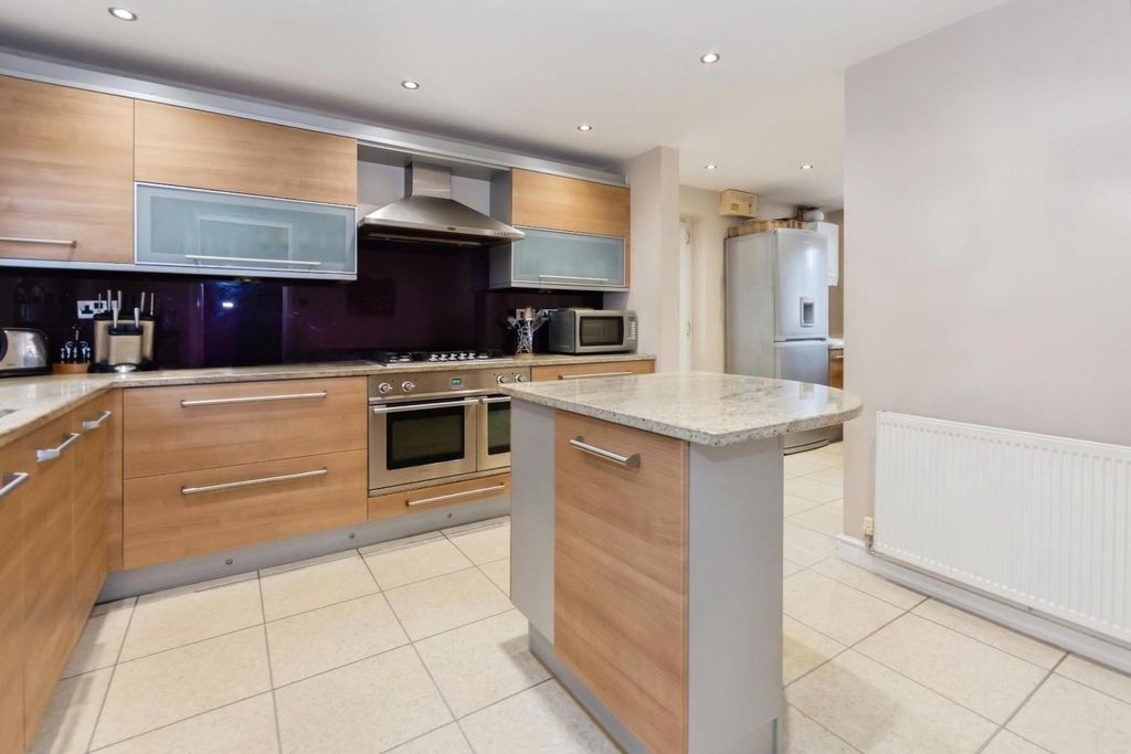 Property photo 2 of 30 Kitchen (d).Jpg