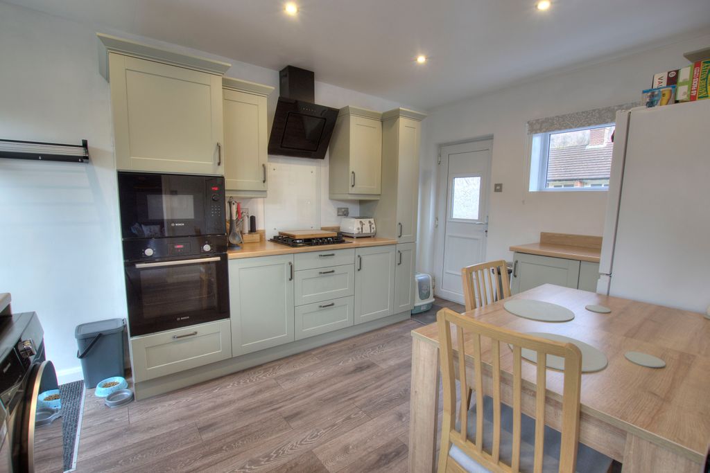 Property photo 2 of 19 2. Kitchen