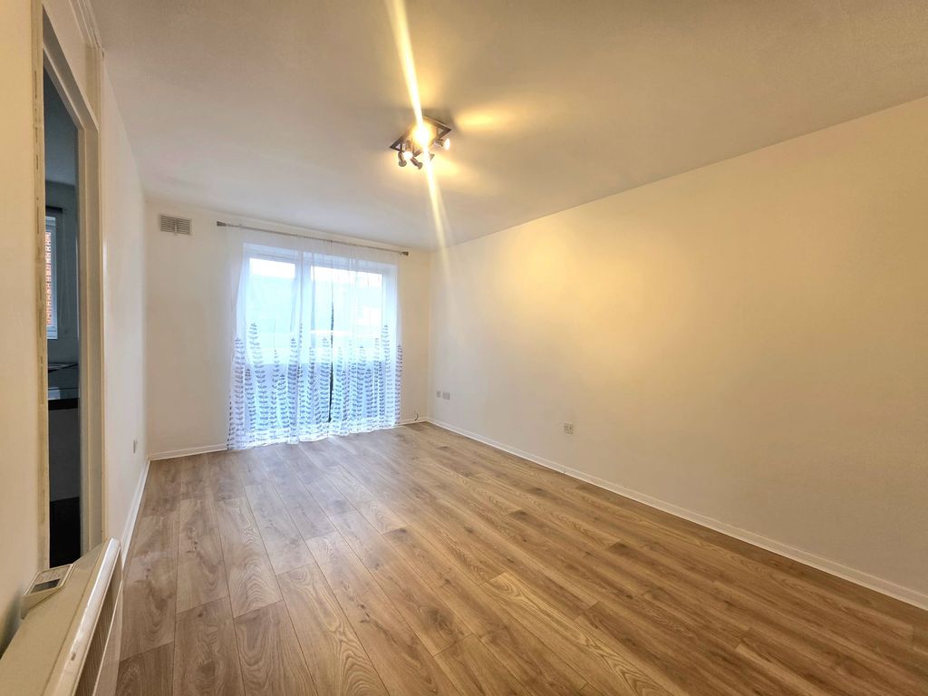 Property photo 3 of 10 6