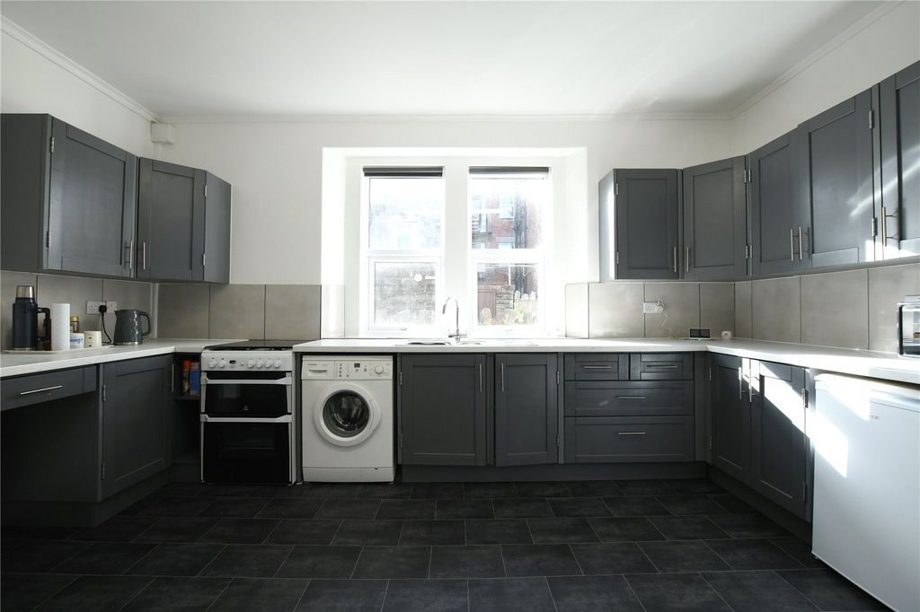 Property photo 3 of 16 Picture No. 28