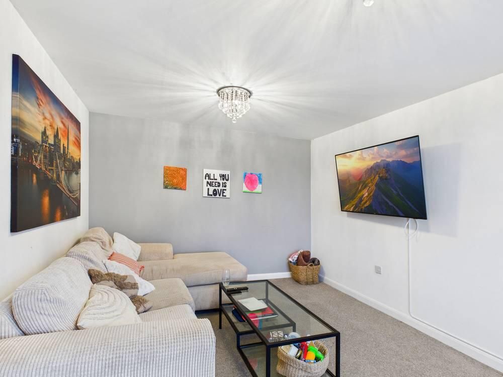 Property photo 3 of 27 Living Room