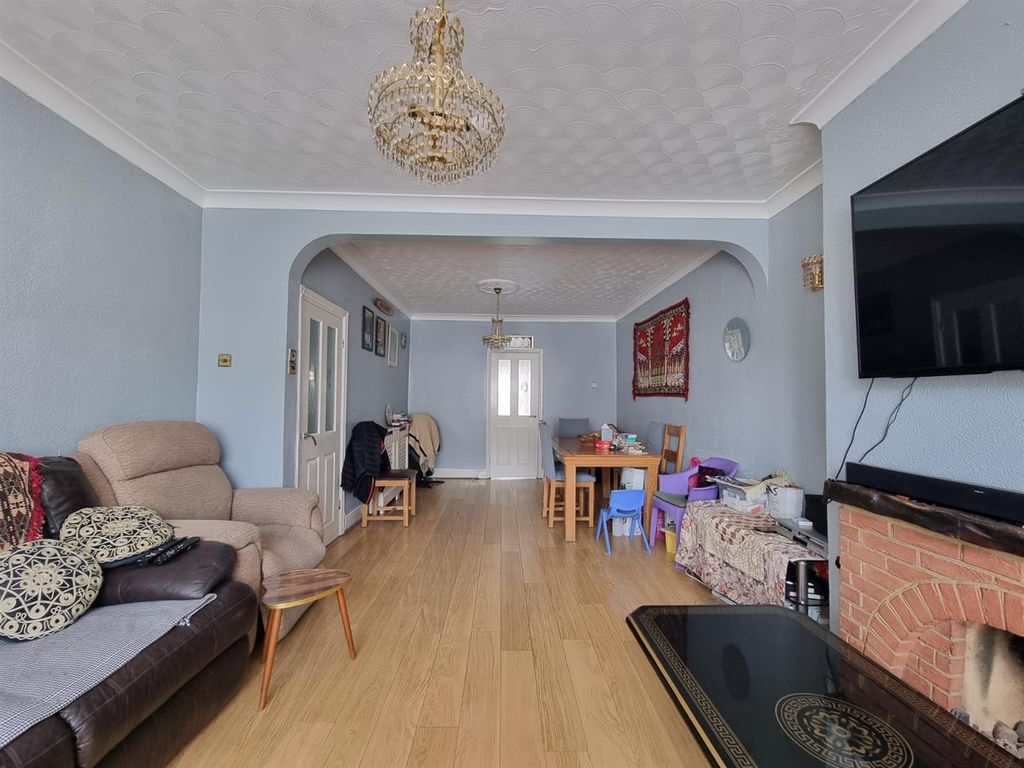 Property photo 3 of 14