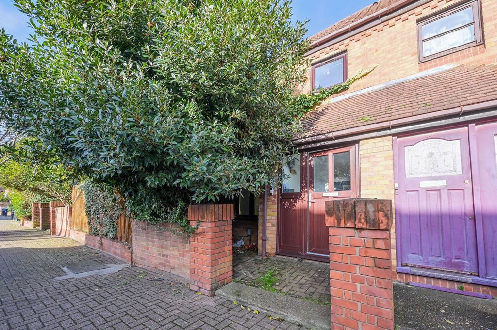 Property photo 2 of 11