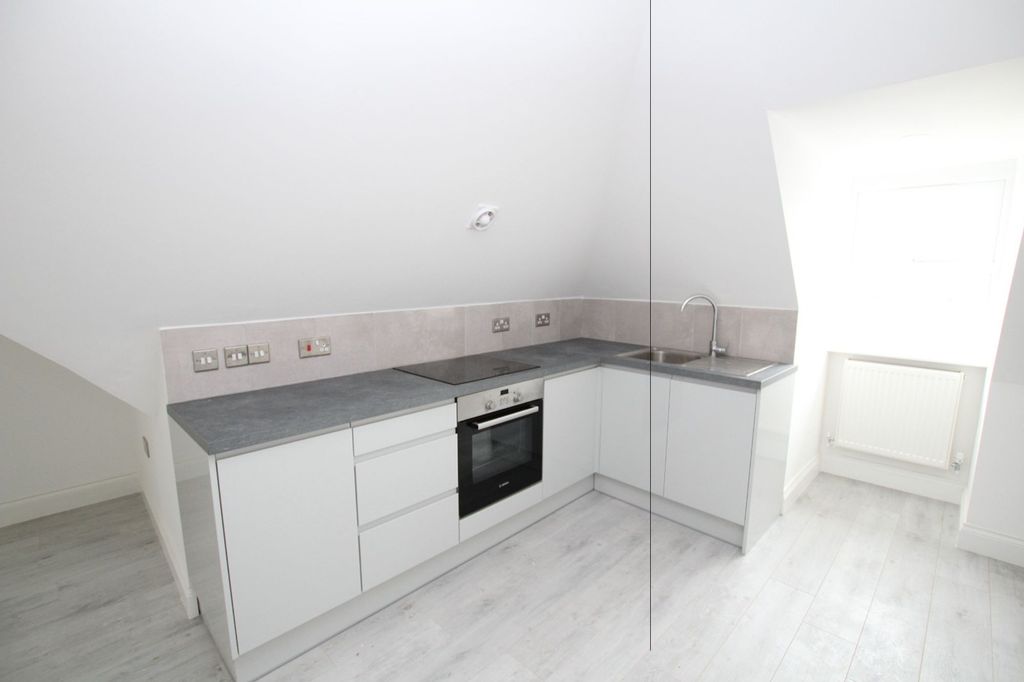 Property photo 3 of 8 Flat 5 & 6 Prominade Mansions, Edgware Ha8 7Jz