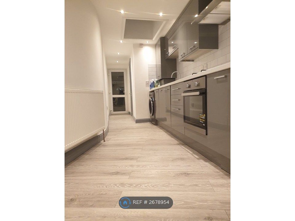 Property photo 2 of 14 Kitchen