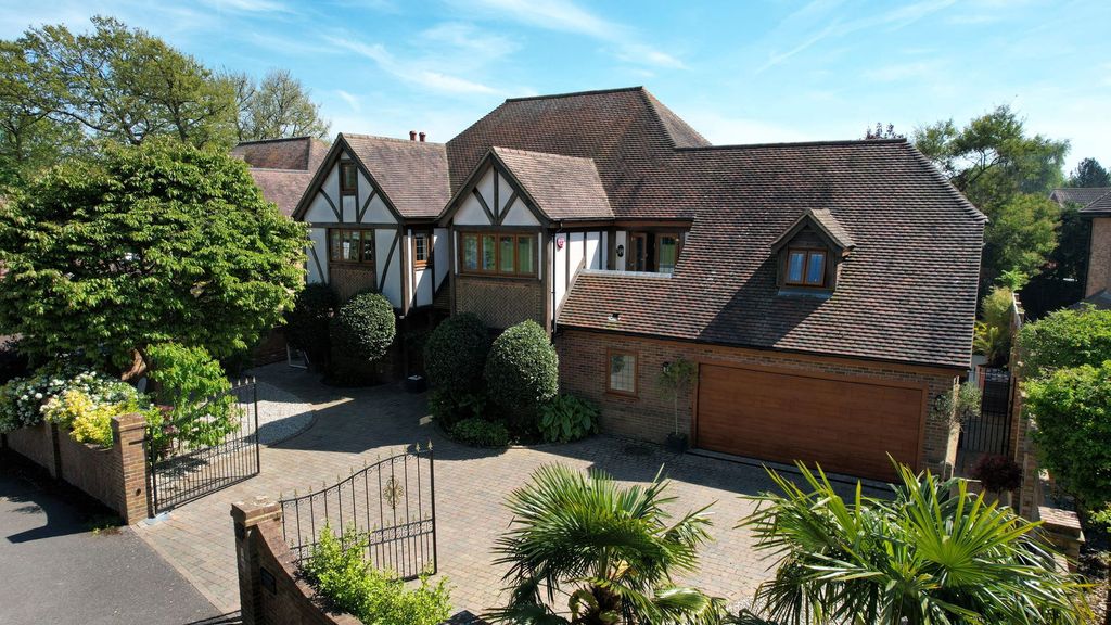 Property photo 1 of 32