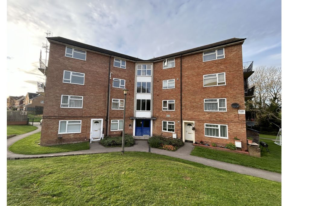 Property photo 1 of 5 43 Hunters Hill, Burghfield Common, Reading Rg7 3Hl