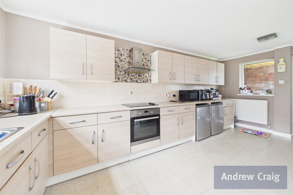 Property photo 2 of 10 Kitchen