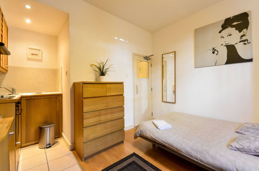 Property photo 1 of 5