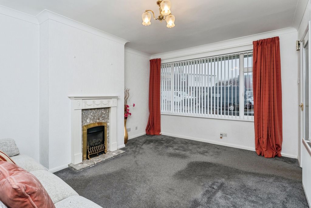 Property photo 3 of 22 Lounge