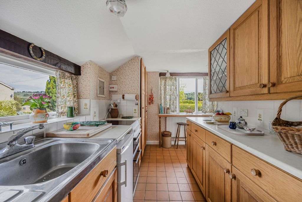 Property photo 3 of 25 Kitchen