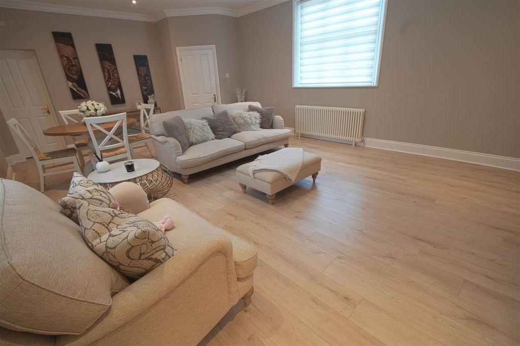 Property photo 3 of 19 Lounge1.Jpg