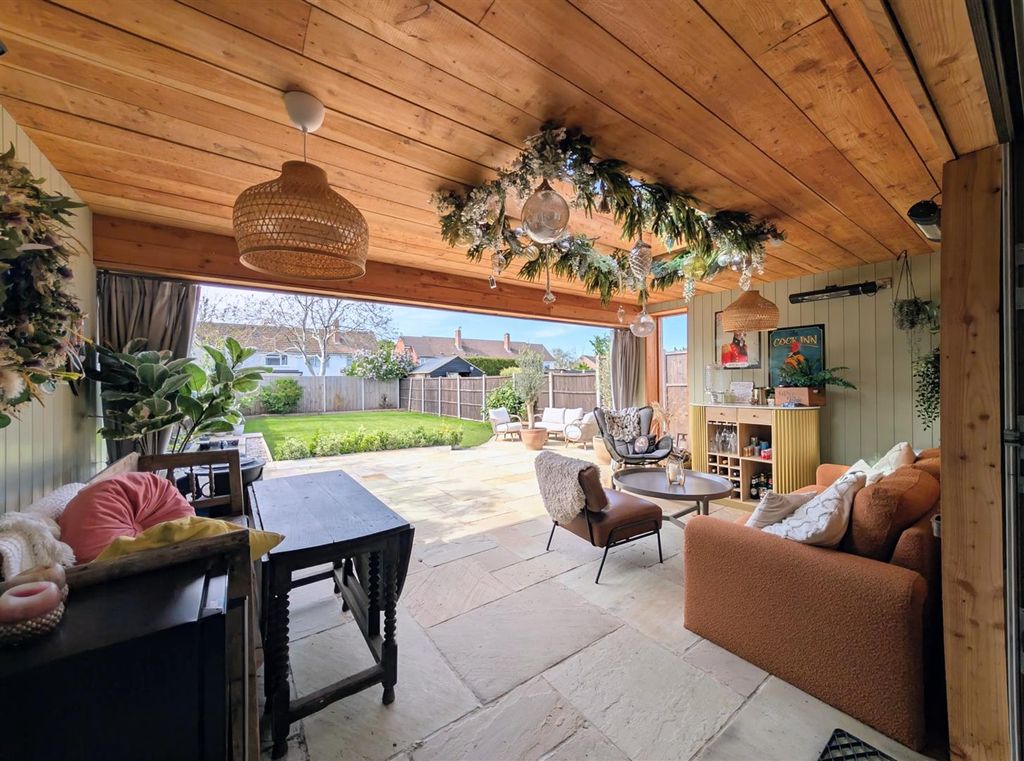 Property photo 2 of 28