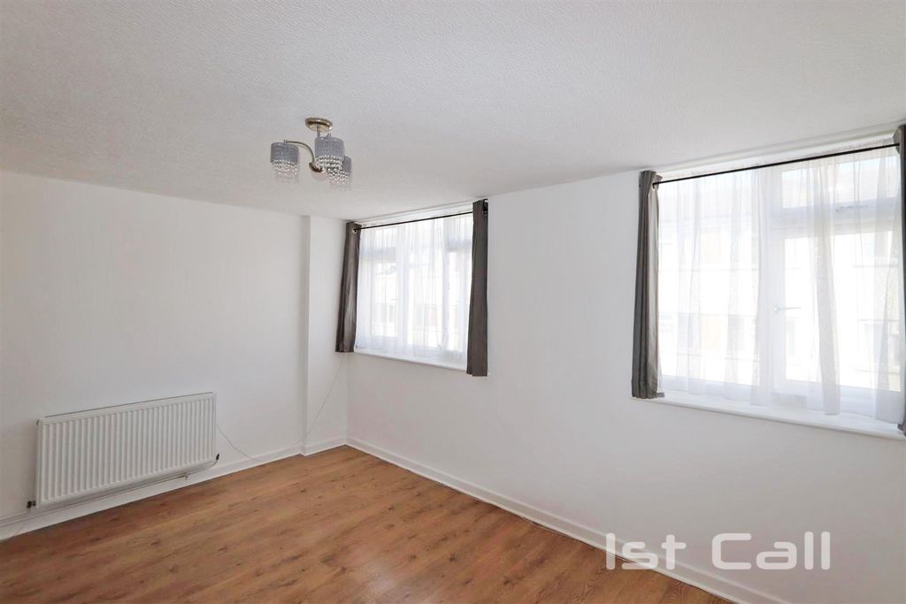 Property photo 2 of 8 Yy5I-Pj360685Ikvye3C5Q.Jpg