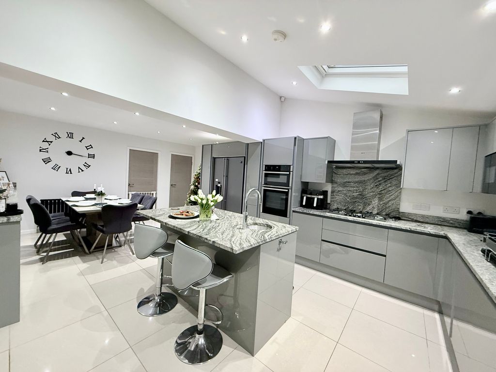 Property photo 2 of 26