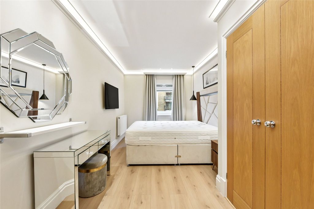 Property photo 3 of 18 Picture No. 06