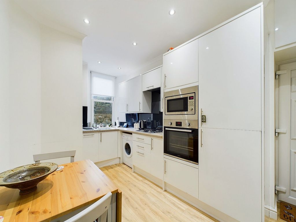 Property photo 3 of 9 Kitchen