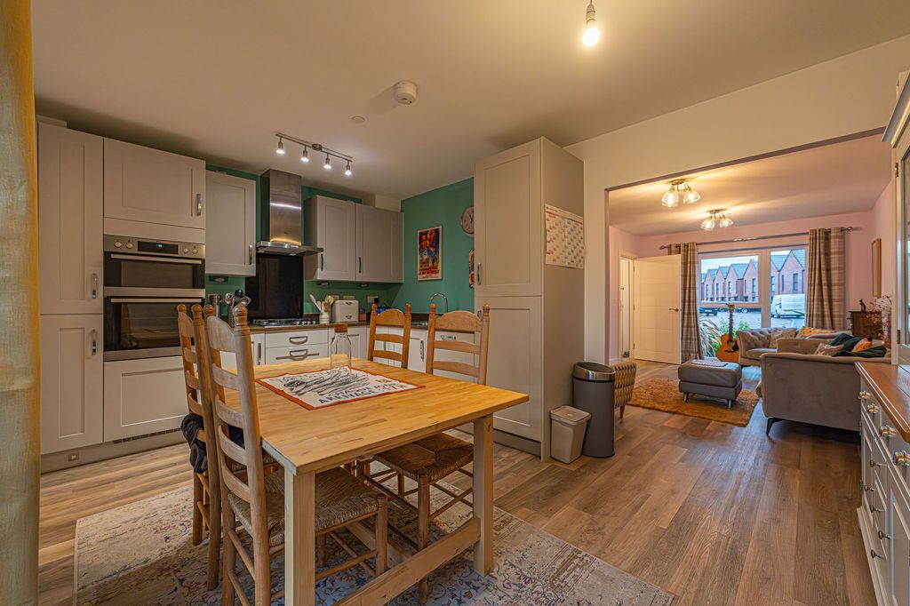 Property photo 2 of 35