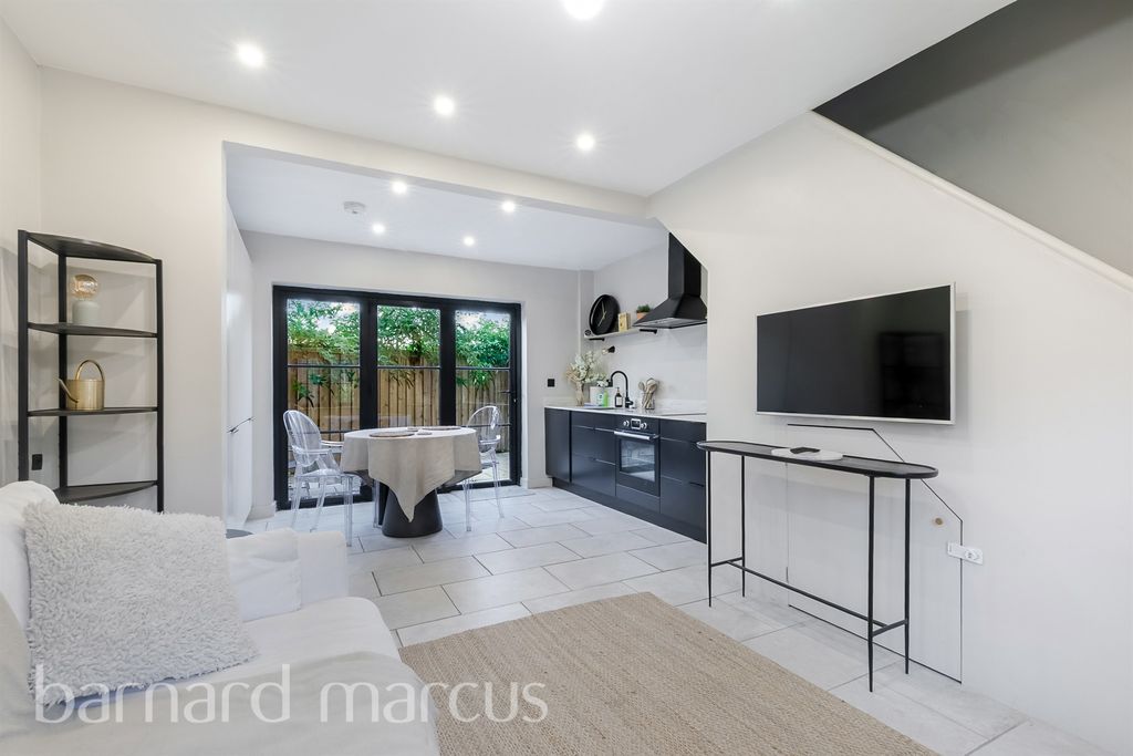 Property photo 1 of 9