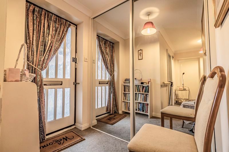 Property photo 3 of 14 .