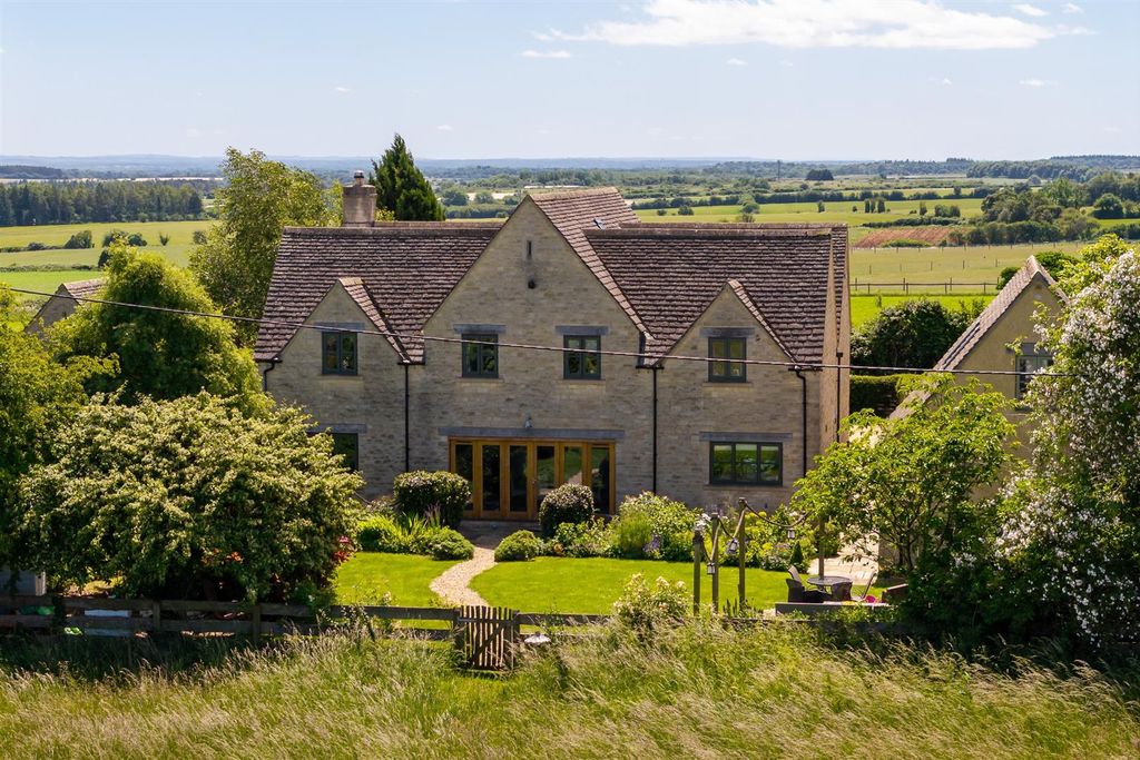 Property photo 1 of 36 66 - Foxfield - Gl54 4Nq - Web.Jpg