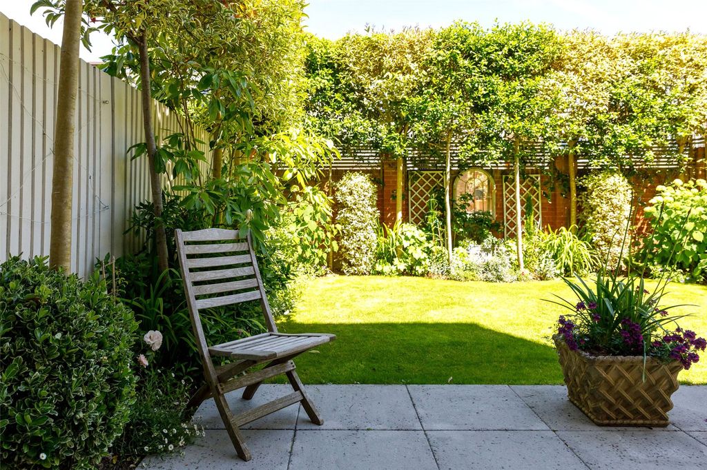 Property photo 3 of 27 Garden