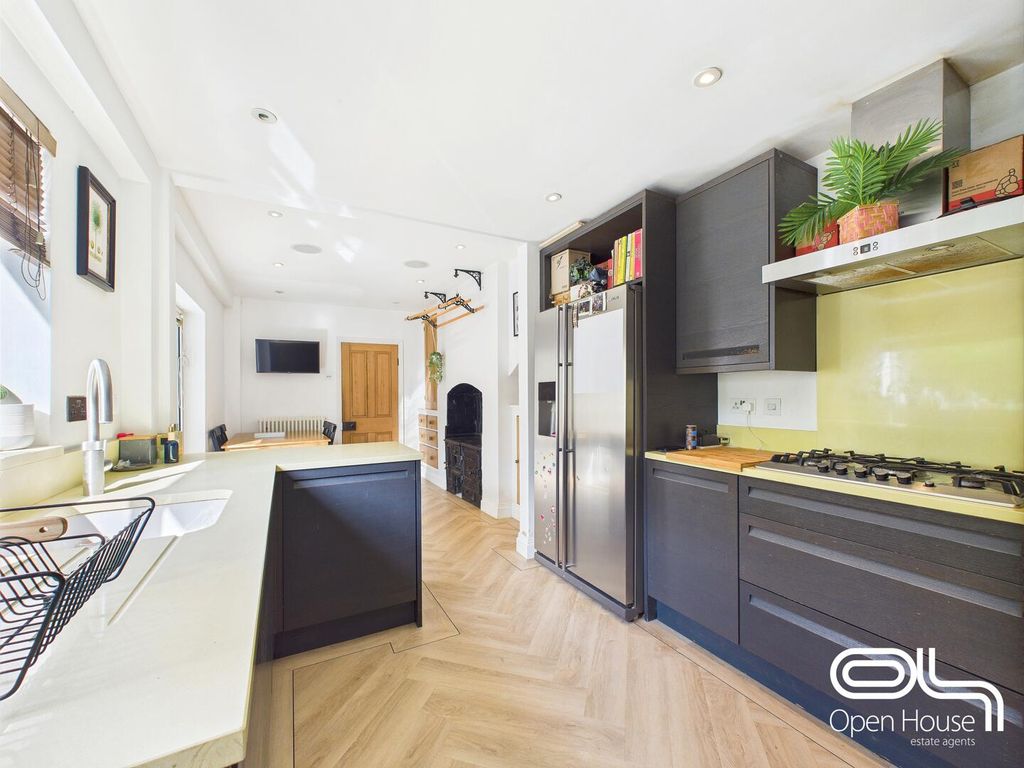 Property photo 2 of 19 Kitchen