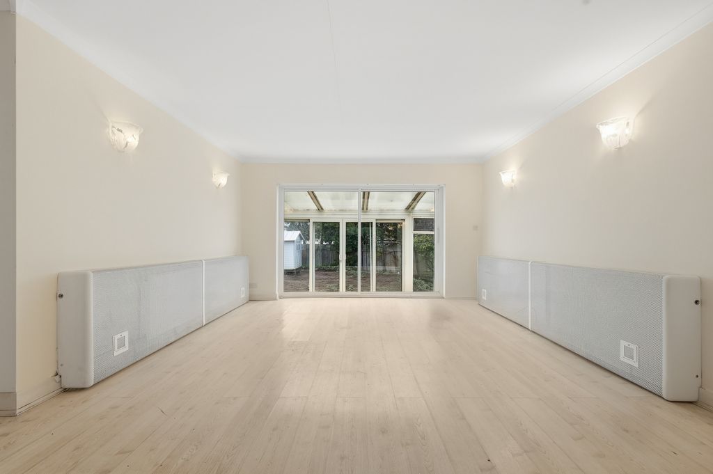 Property photo 3 of 26 Living Room