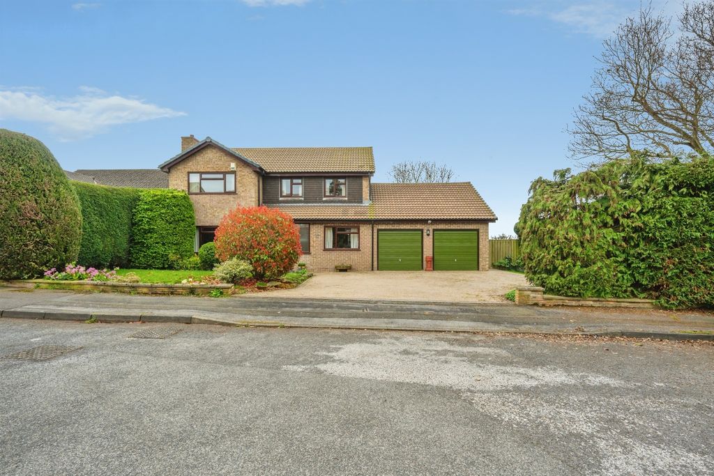 Property photo 1 of 20 Outside