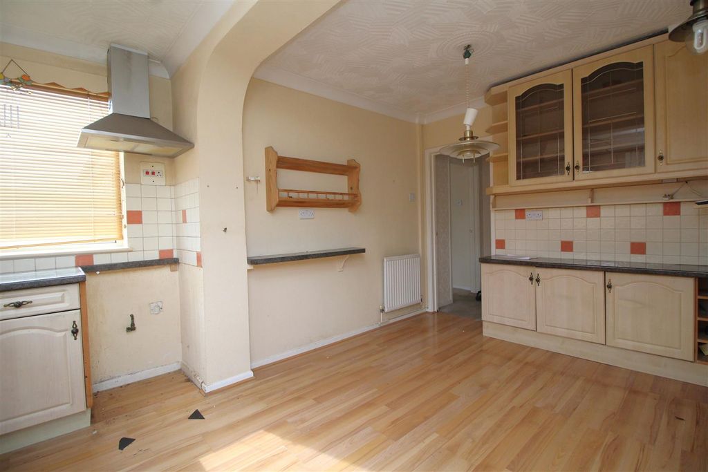 Property photo 3 of 10 Kitchen 1.Jpg