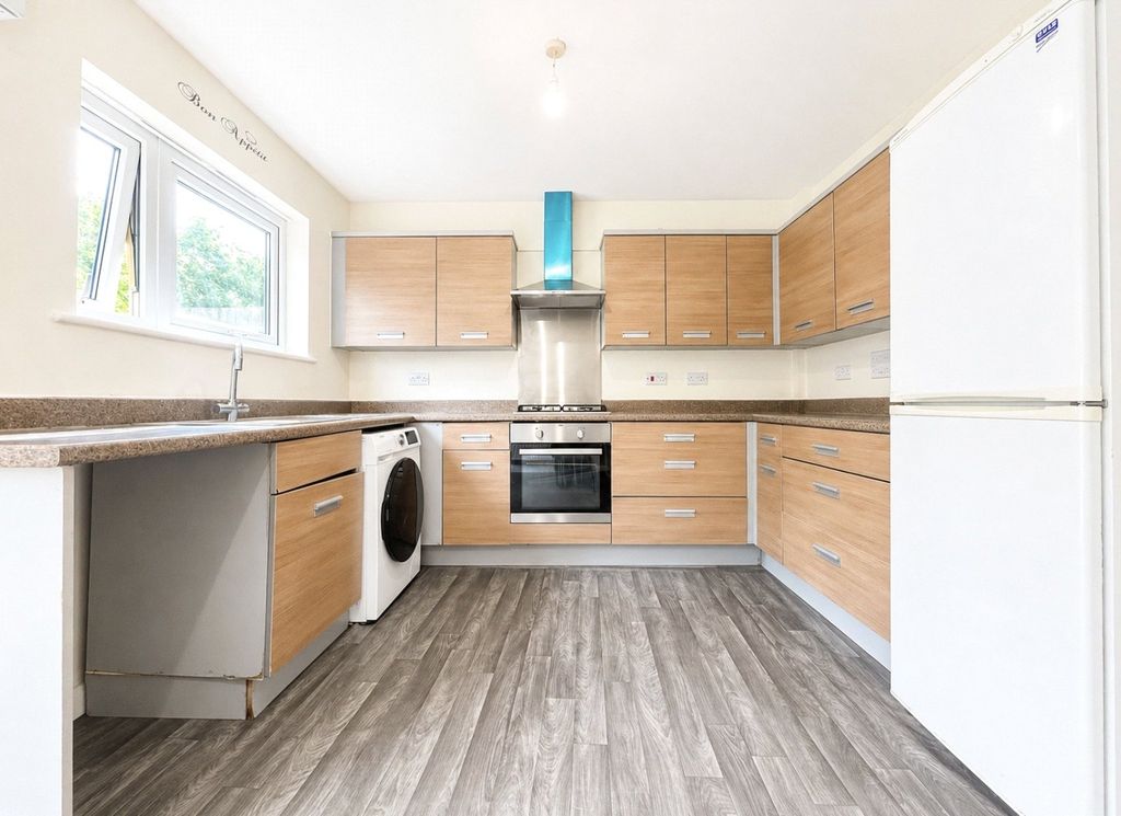 Property photo 3 of 12 Kitchen