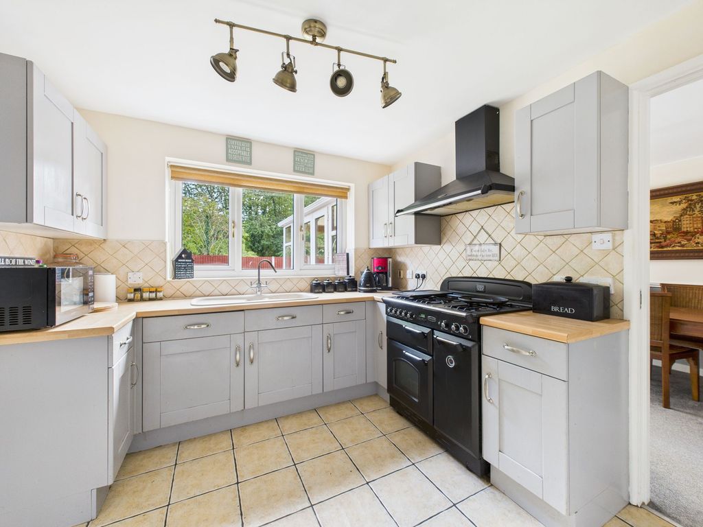 Property photo 3 of 21 Kitchen