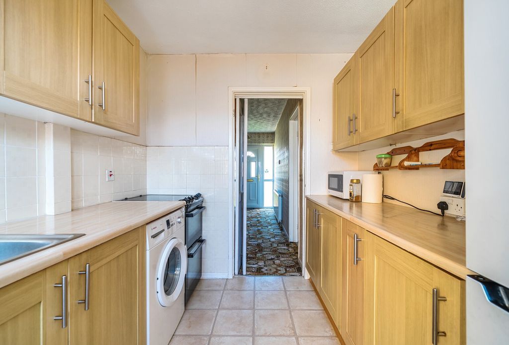 Property photo 2 of 14 1385252-13-6925A7...