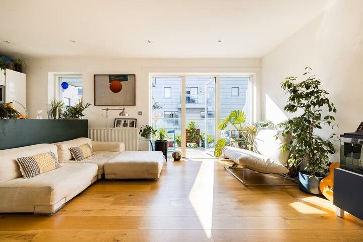 Property photo 1 of 22 02_Living Room P.Jpg