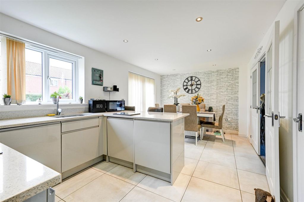 Property photo 3 of 17 Kitchen Diner.Jpg
