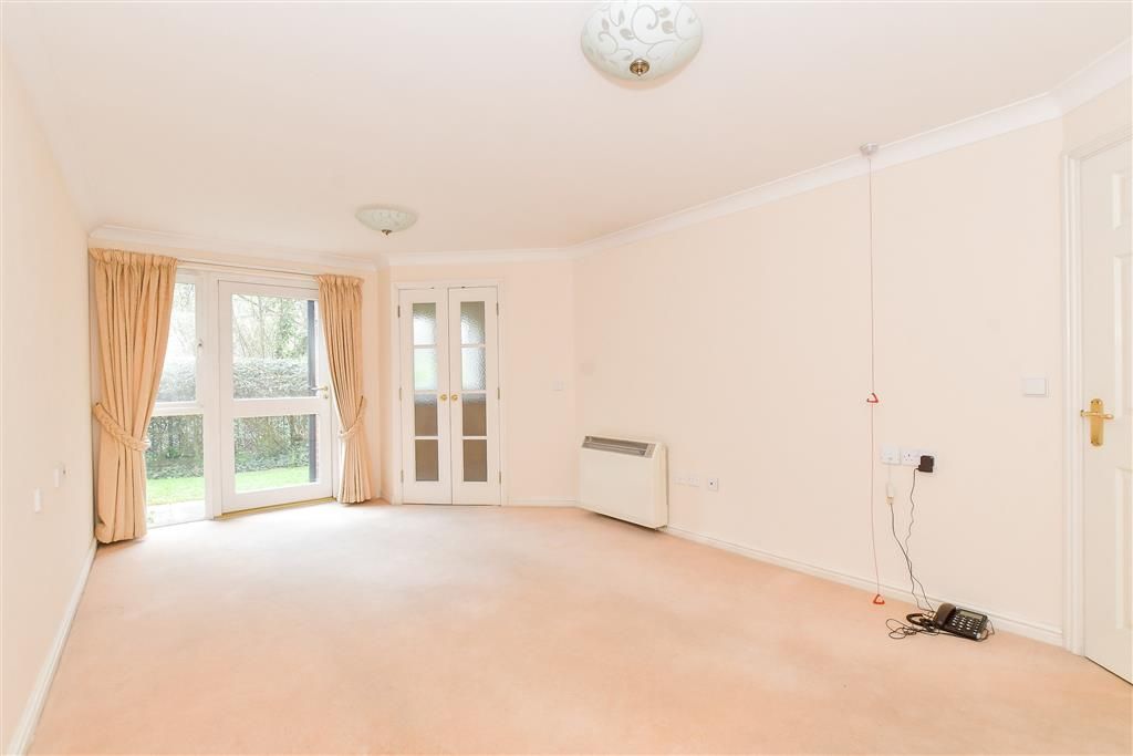 Property photo 1 of 10 Lounge