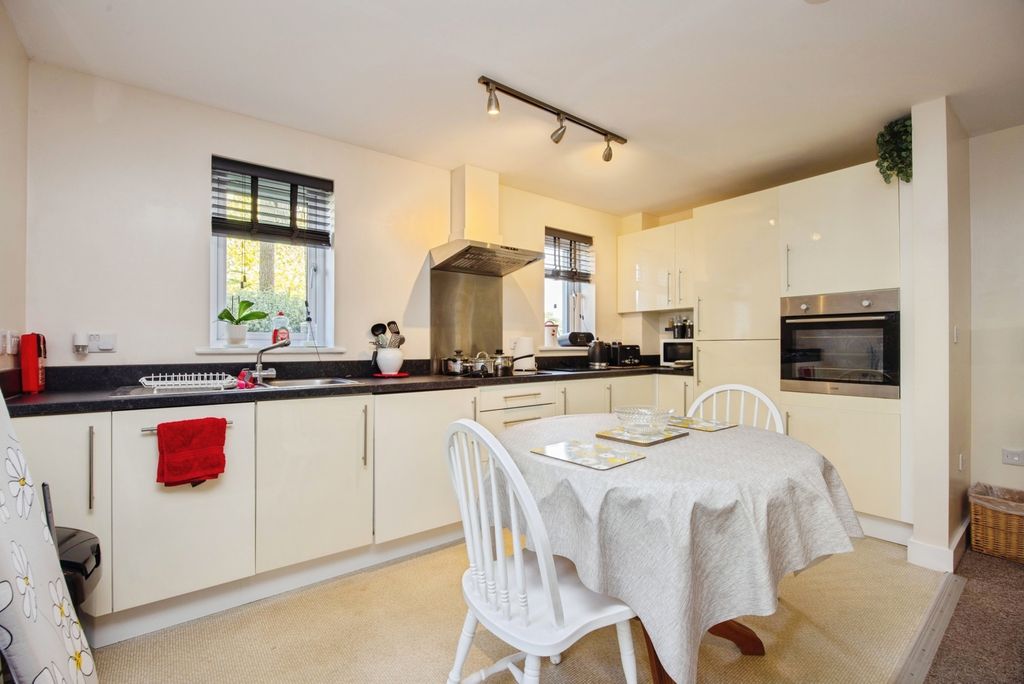 Property photo 2 of 17 Photo