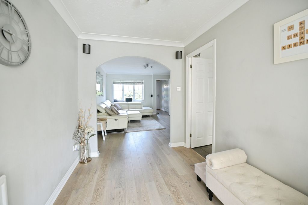 Property photo 2 of 27