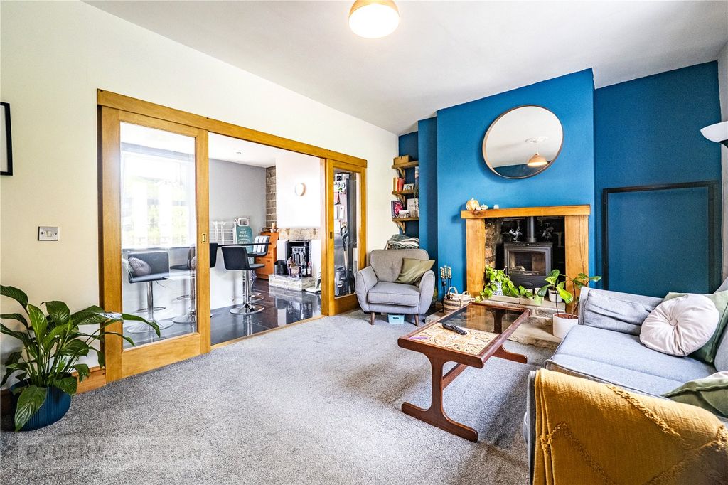 Property photo 2 of 25 Living Room