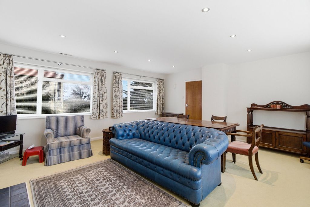 Property photo 3 of 19