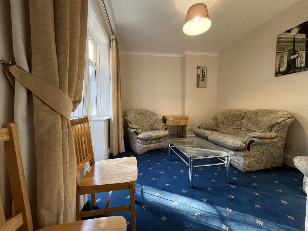 Property photo 3 of 10 Lounge