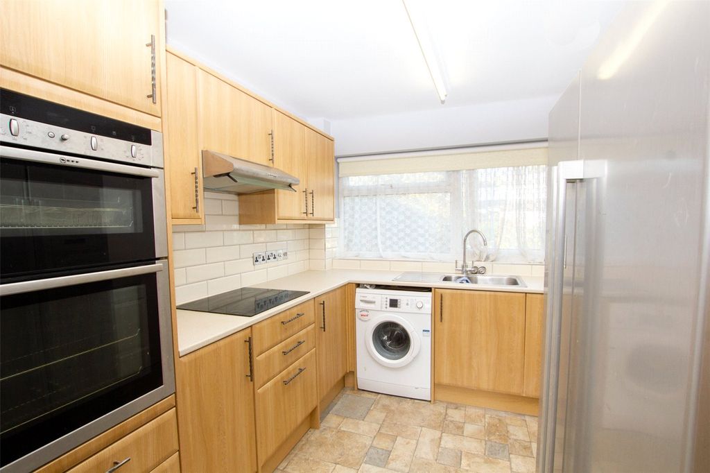 Property photo 2 of 9 Kitchen