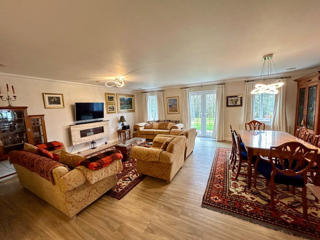 Property photo 2 of 27 Picture No. 25