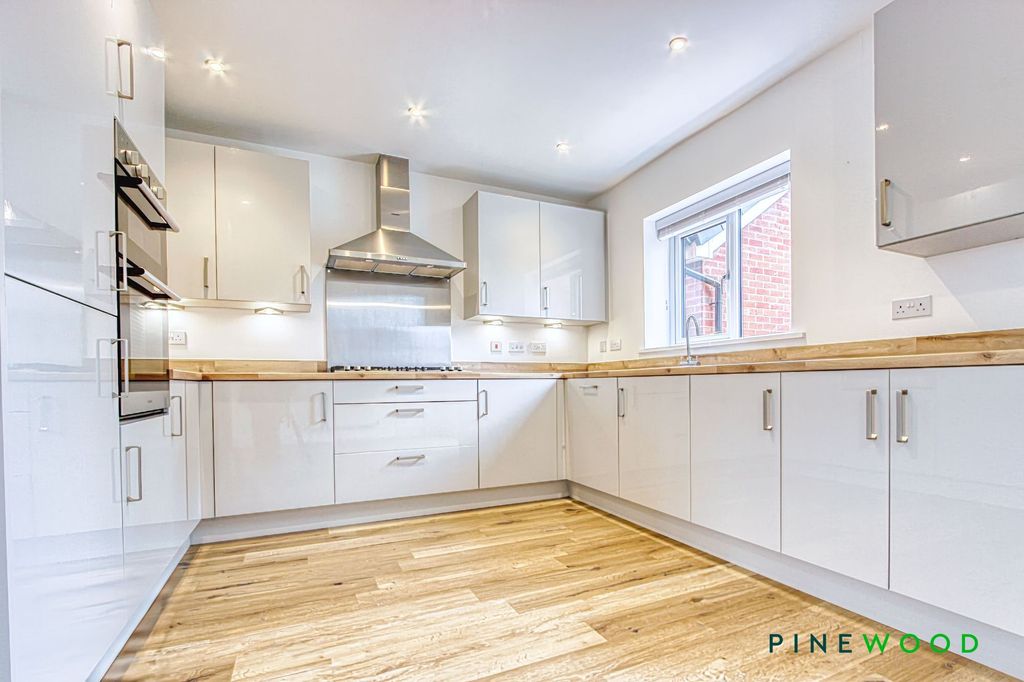 Property photo 2 of 20 Kitchen/Diner/Sitting Room