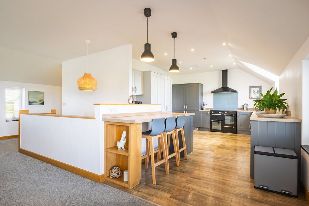 Property photo 3 of 31