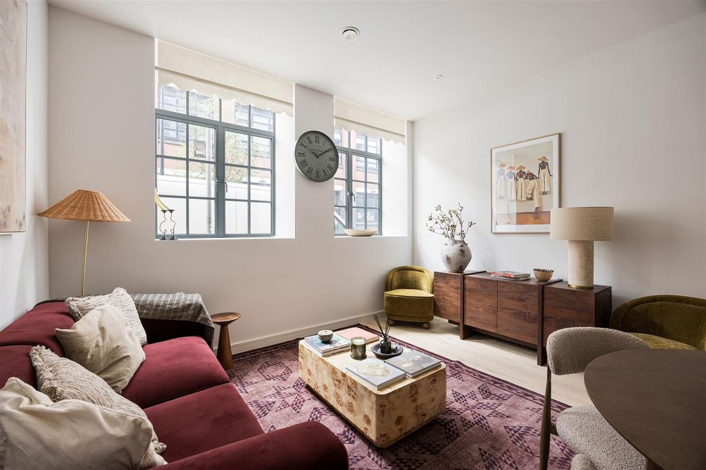 Property photo 1 of 40 Hollybush Gardens, E2